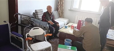 小改顯大愛 服務(wù)暖人心 家庭適老化改造讓老人安心居家養(yǎng)老(圖1)
